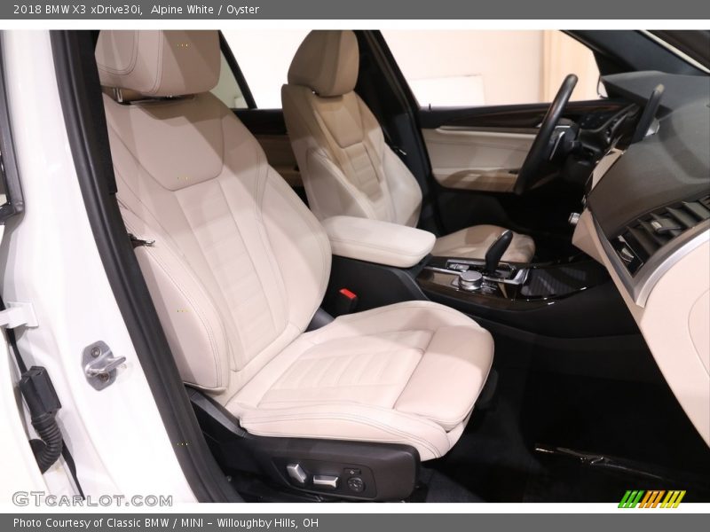 Alpine White / Oyster 2018 BMW X3 xDrive30i