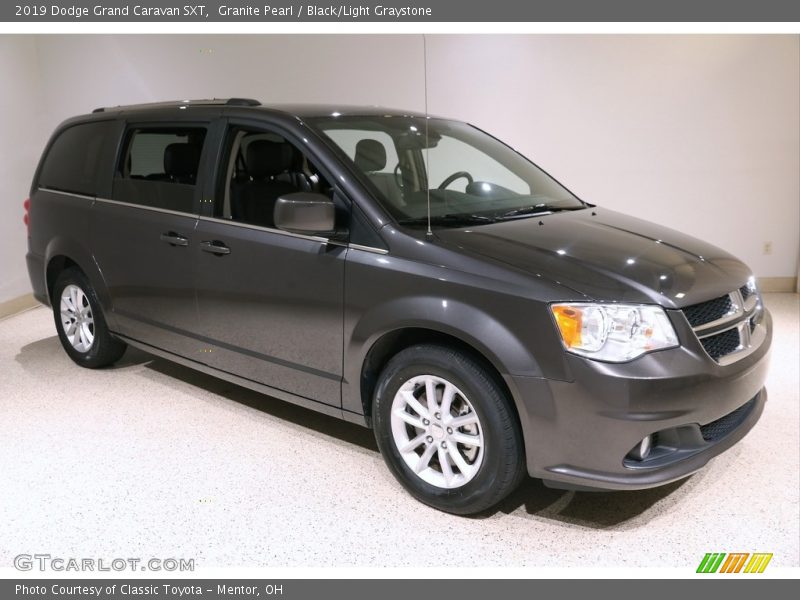 Granite Pearl / Black/Light Graystone 2019 Dodge Grand Caravan SXT