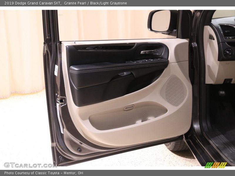 Granite Pearl / Black/Light Graystone 2019 Dodge Grand Caravan SXT