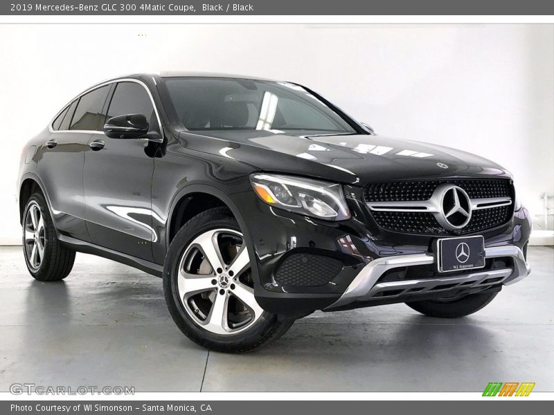 Front 3/4 View of 2019 GLC 300 4Matic Coupe