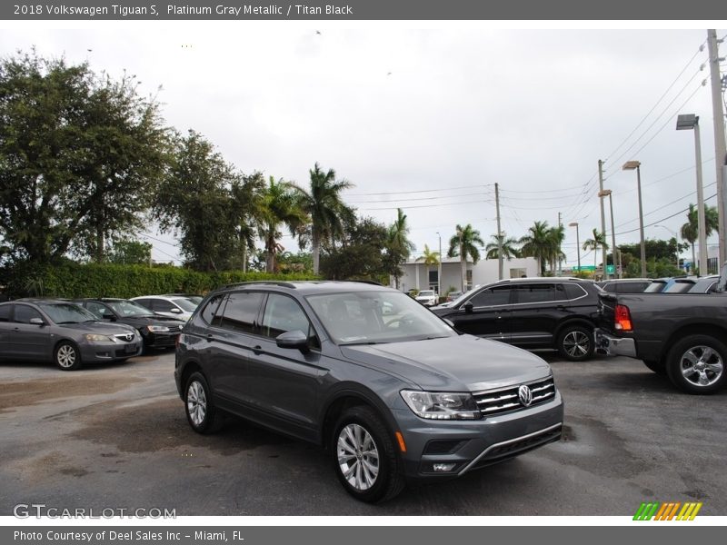 Platinum Gray Metallic / Titan Black 2018 Volkswagen Tiguan S