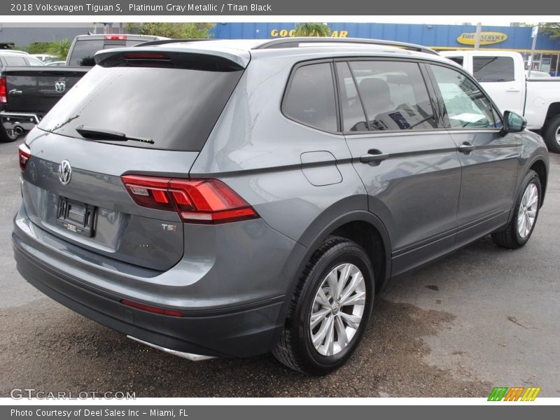 Platinum Gray Metallic / Titan Black 2018 Volkswagen Tiguan S
