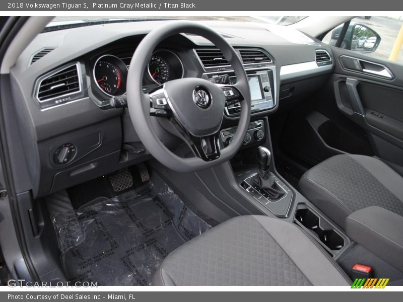 Platinum Gray Metallic / Titan Black 2018 Volkswagen Tiguan S