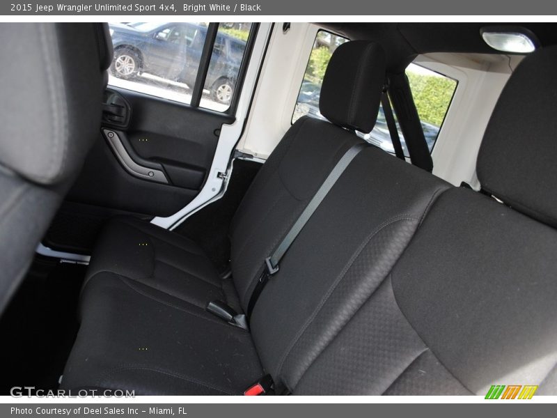 Bright White / Black 2015 Jeep Wrangler Unlimited Sport 4x4