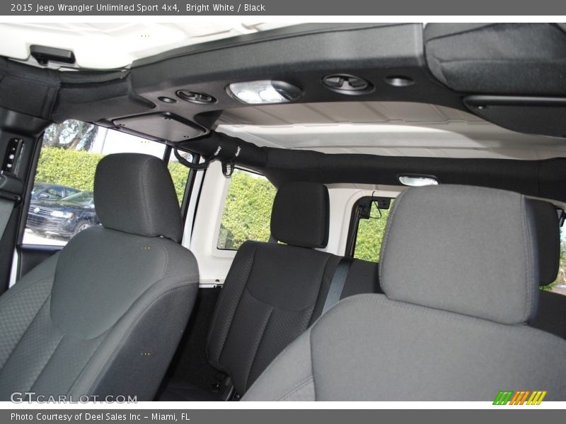 Bright White / Black 2015 Jeep Wrangler Unlimited Sport 4x4