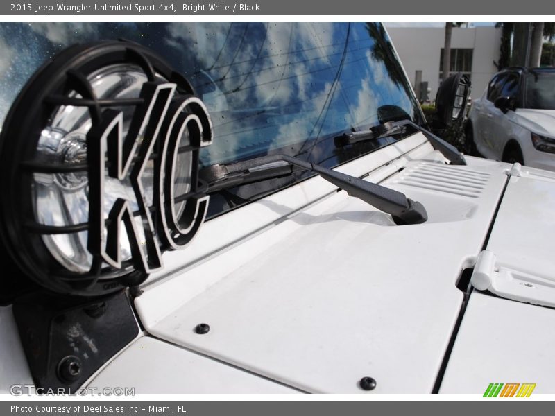 Bright White / Black 2015 Jeep Wrangler Unlimited Sport 4x4