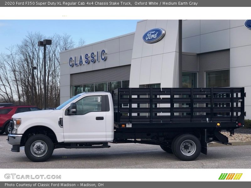 Oxford White / Medium Earth Gray 2020 Ford F350 Super Duty XL Regular Cab 4x4 Chassis Stake Truck