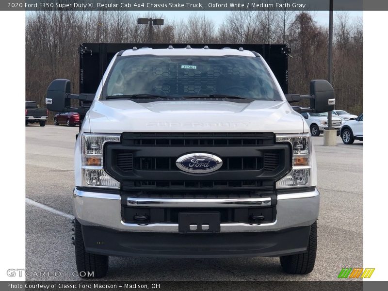 Oxford White / Medium Earth Gray 2020 Ford F350 Super Duty XL Regular Cab 4x4 Chassis Stake Truck
