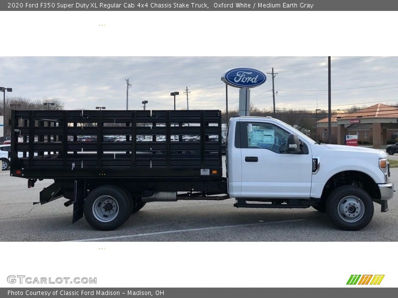 Oxford White / Medium Earth Gray 2020 Ford F350 Super Duty XL Regular Cab 4x4 Chassis Stake Truck