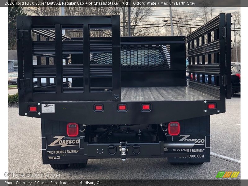 Oxford White / Medium Earth Gray 2020 Ford F350 Super Duty XL Regular Cab 4x4 Chassis Stake Truck