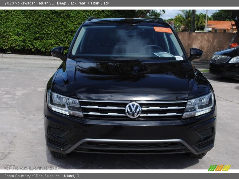 Deep Black Pearl / Titan Black 2020 Volkswagen Tiguan SE