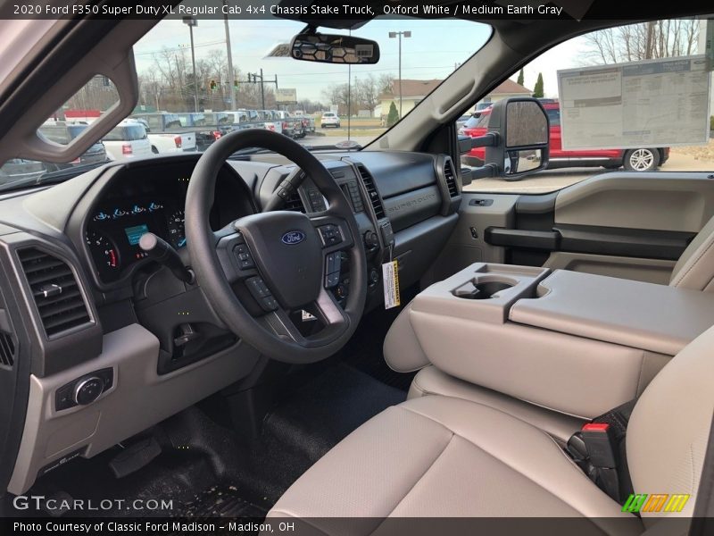 Oxford White / Medium Earth Gray 2020 Ford F350 Super Duty XL Regular Cab 4x4 Chassis Stake Truck