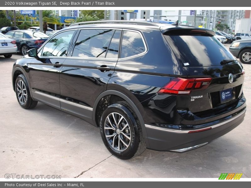 Deep Black Pearl / Titan Black 2020 Volkswagen Tiguan SE
