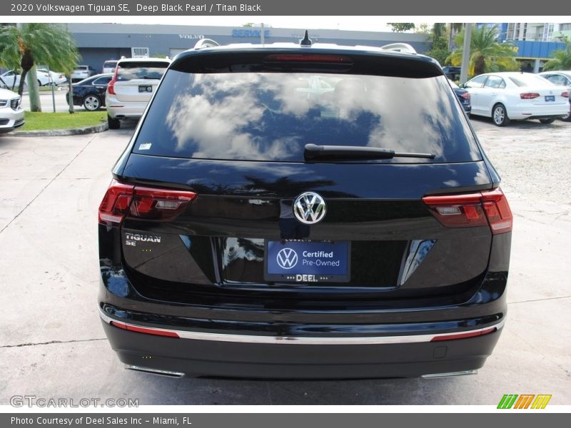 Deep Black Pearl / Titan Black 2020 Volkswagen Tiguan SE
