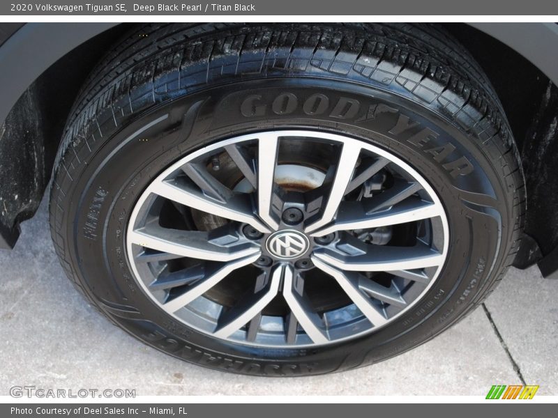 Deep Black Pearl / Titan Black 2020 Volkswagen Tiguan SE