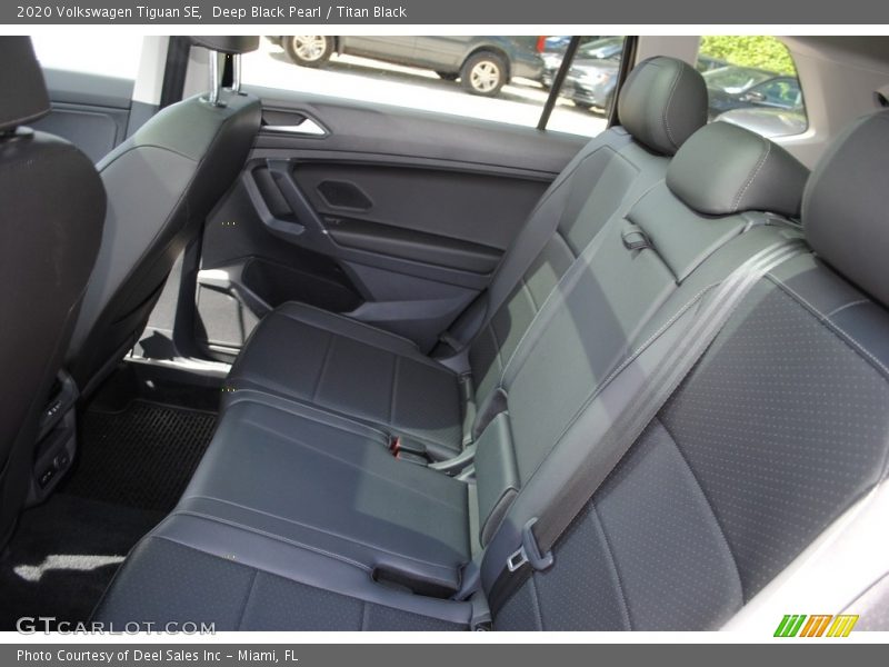 Deep Black Pearl / Titan Black 2020 Volkswagen Tiguan SE