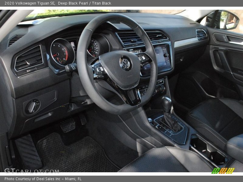Deep Black Pearl / Titan Black 2020 Volkswagen Tiguan SE