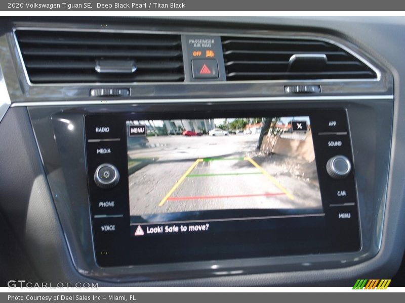 Deep Black Pearl / Titan Black 2020 Volkswagen Tiguan SE