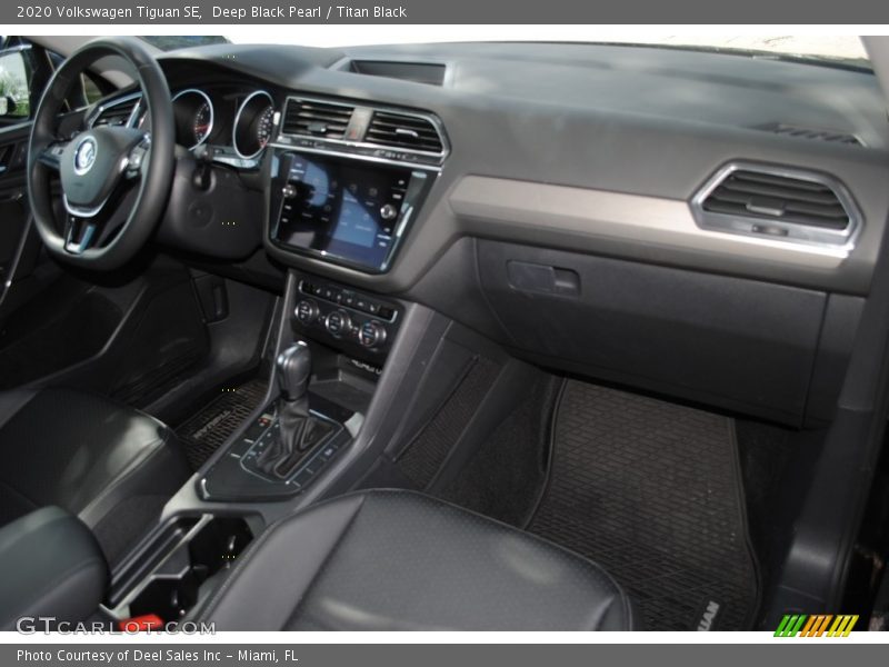Deep Black Pearl / Titan Black 2020 Volkswagen Tiguan SE
