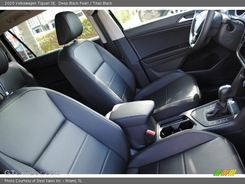 Deep Black Pearl / Titan Black 2020 Volkswagen Tiguan SE