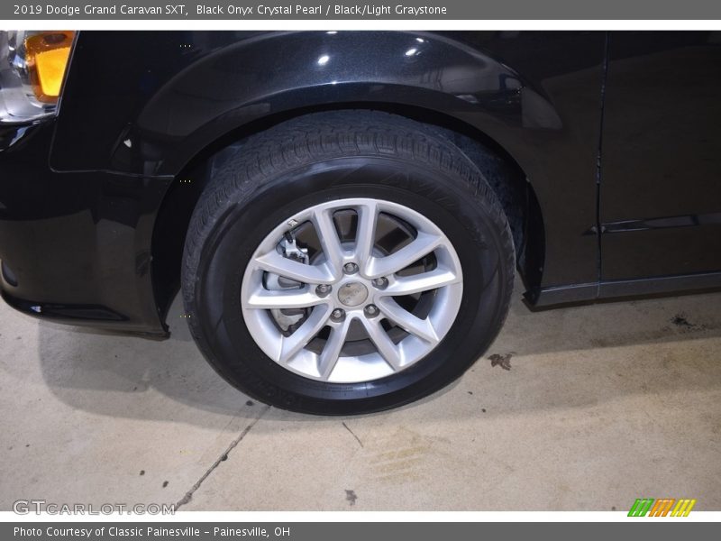 Black Onyx Crystal Pearl / Black/Light Graystone 2019 Dodge Grand Caravan SXT