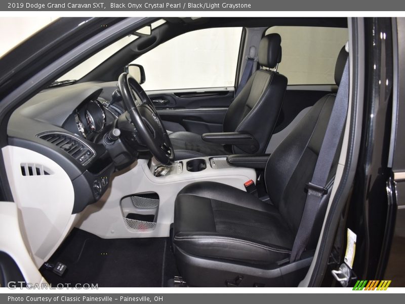 Black Onyx Crystal Pearl / Black/Light Graystone 2019 Dodge Grand Caravan SXT