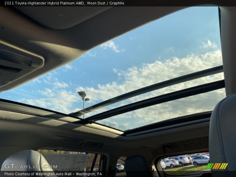 Sunroof of 2021 Highlander Hybrid Platinum AWD