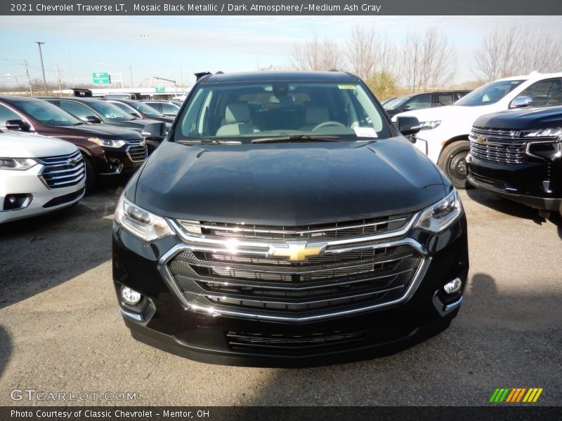 Mosaic Black Metallic / Dark Atmosphere/­Medium Ash Gray 2021 Chevrolet Traverse LT
