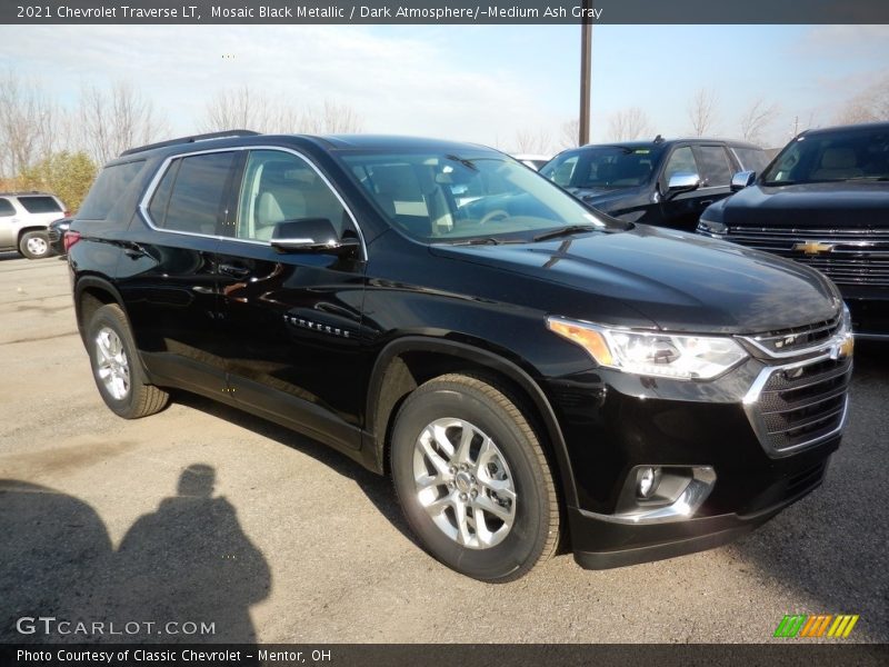 Mosaic Black Metallic / Dark Atmosphere/­Medium Ash Gray 2021 Chevrolet Traverse LT