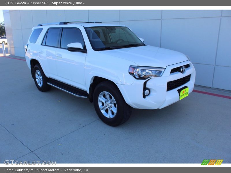 Super White / Black 2019 Toyota 4Runner SR5