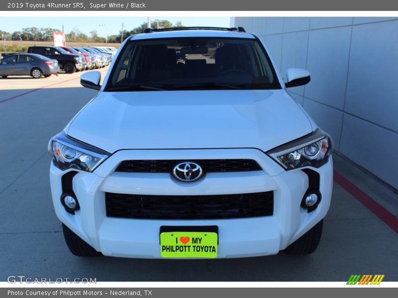 Super White / Black 2019 Toyota 4Runner SR5