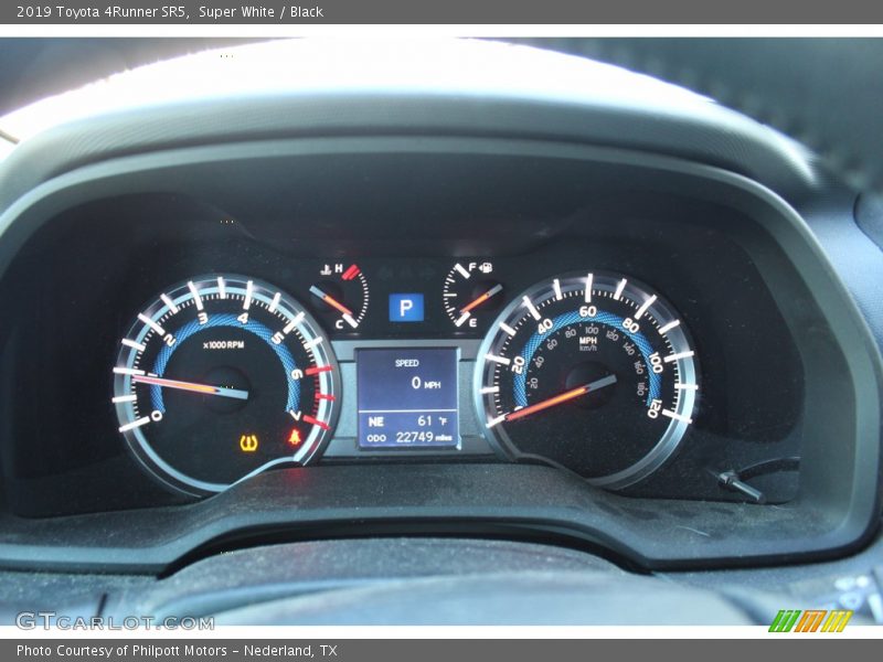Super White / Black 2019 Toyota 4Runner SR5