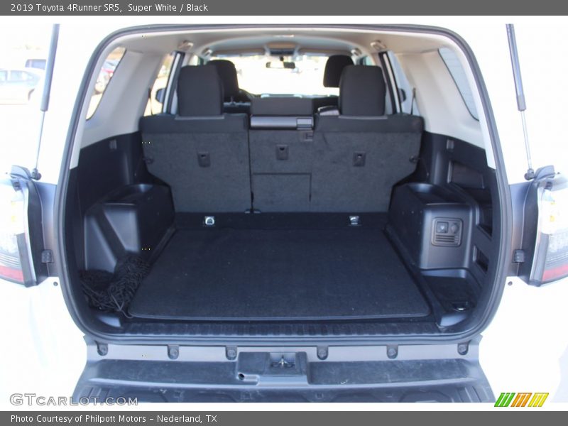 Super White / Black 2019 Toyota 4Runner SR5