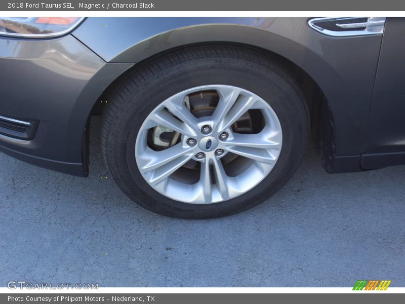 Magnetic / Charcoal Black 2018 Ford Taurus SEL