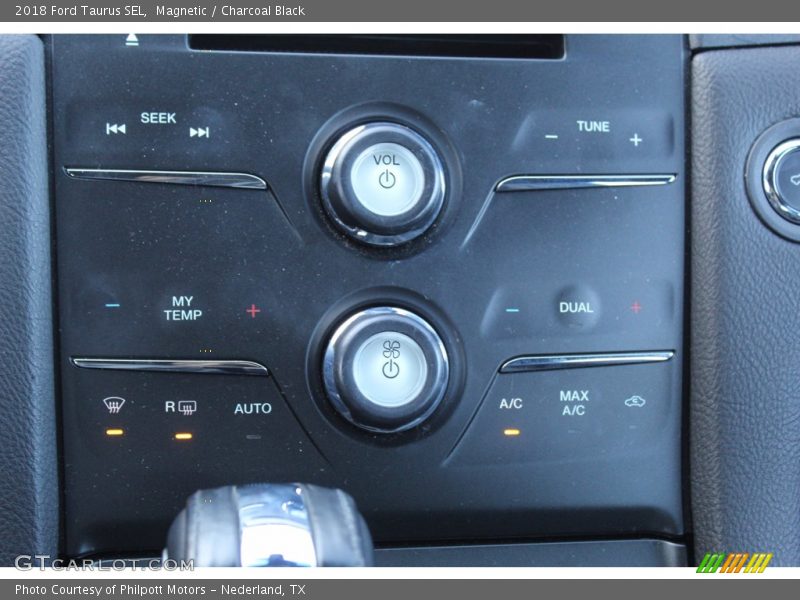 Magnetic / Charcoal Black 2018 Ford Taurus SEL