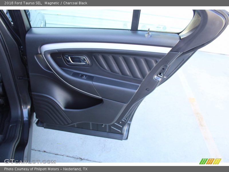 Magnetic / Charcoal Black 2018 Ford Taurus SEL