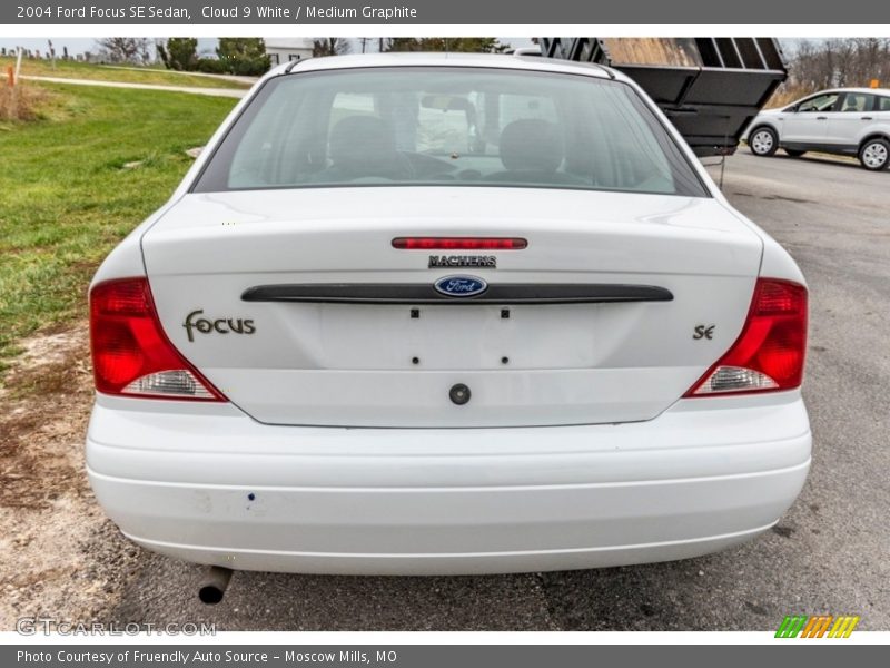 Cloud 9 White / Medium Graphite 2004 Ford Focus SE Sedan