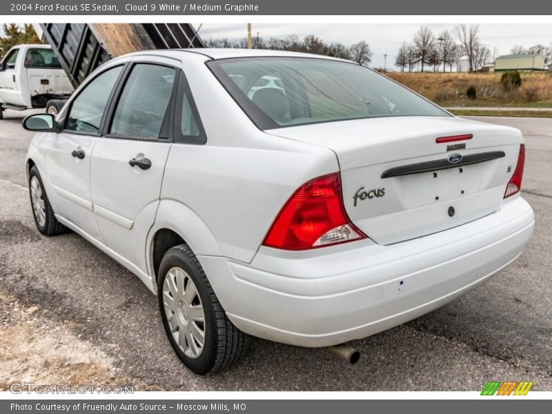 Cloud 9 White / Medium Graphite 2004 Ford Focus SE Sedan