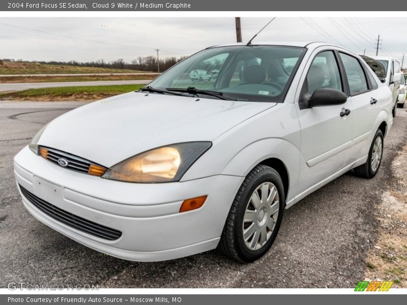 Cloud 9 White / Medium Graphite 2004 Ford Focus SE Sedan
