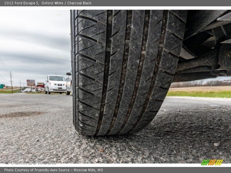 Oxford White / Charcoal Black 2013 Ford Escape S