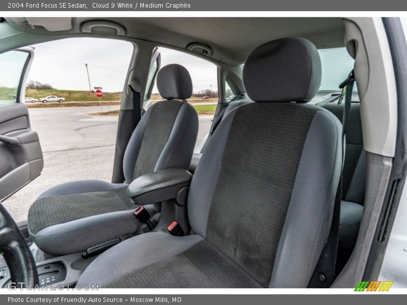 Cloud 9 White / Medium Graphite 2004 Ford Focus SE Sedan
