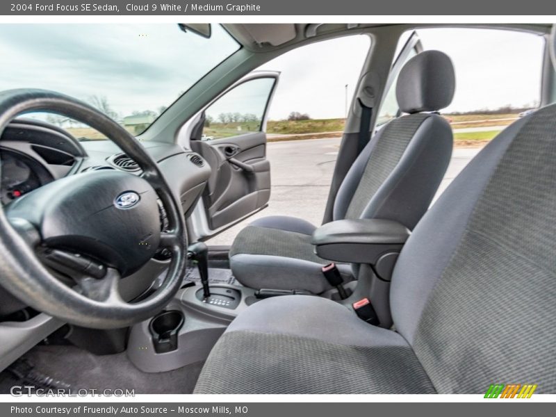 Cloud 9 White / Medium Graphite 2004 Ford Focus SE Sedan