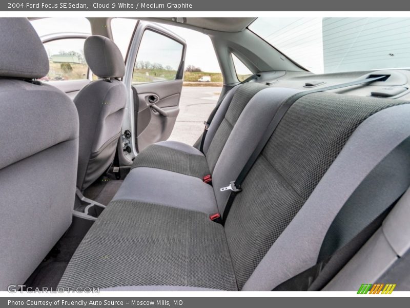 Cloud 9 White / Medium Graphite 2004 Ford Focus SE Sedan
