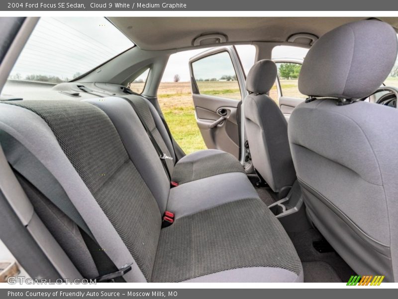 Cloud 9 White / Medium Graphite 2004 Ford Focus SE Sedan