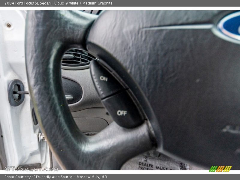 Cloud 9 White / Medium Graphite 2004 Ford Focus SE Sedan
