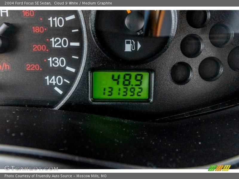 Cloud 9 White / Medium Graphite 2004 Ford Focus SE Sedan