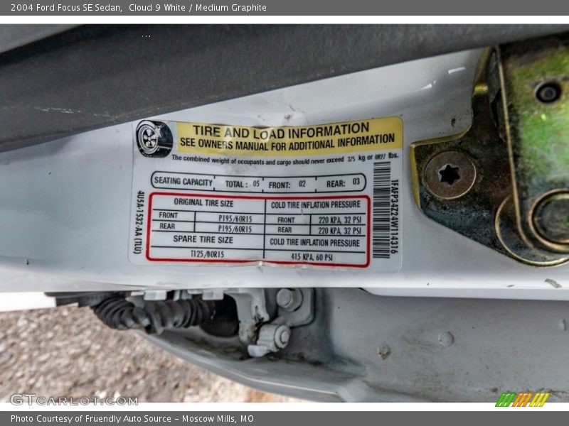 Cloud 9 White / Medium Graphite 2004 Ford Focus SE Sedan