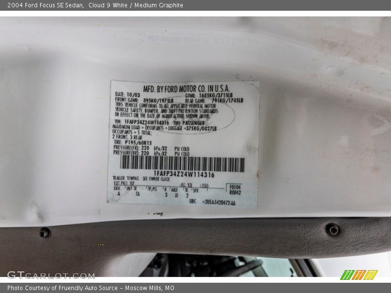 Cloud 9 White / Medium Graphite 2004 Ford Focus SE Sedan