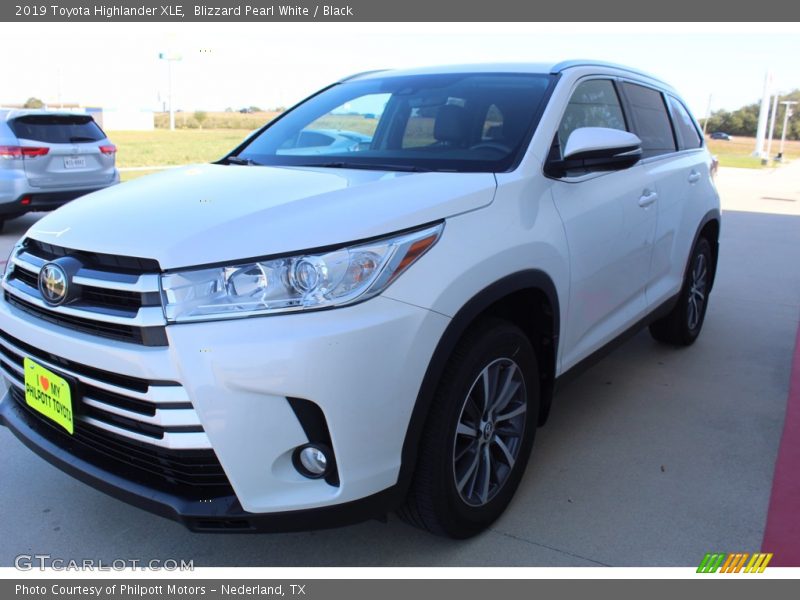 Blizzard Pearl White / Black 2019 Toyota Highlander XLE