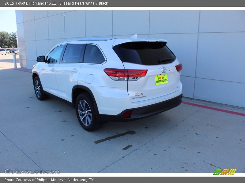 Blizzard Pearl White / Black 2019 Toyota Highlander XLE